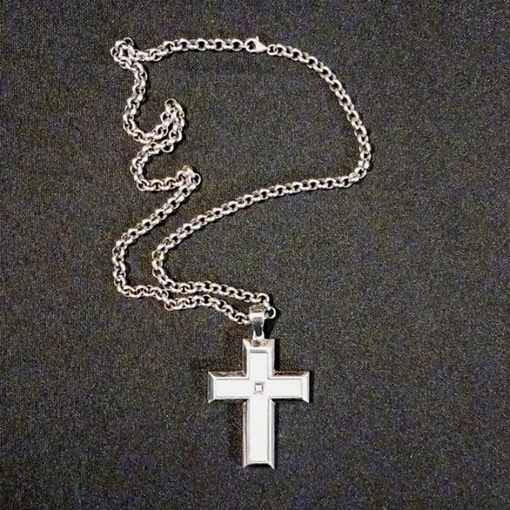 Silver Tone Metal Cross Pendant Chain Necklace